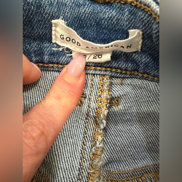 Good American Bombshell Denim Shorts - Picture 2 of 4